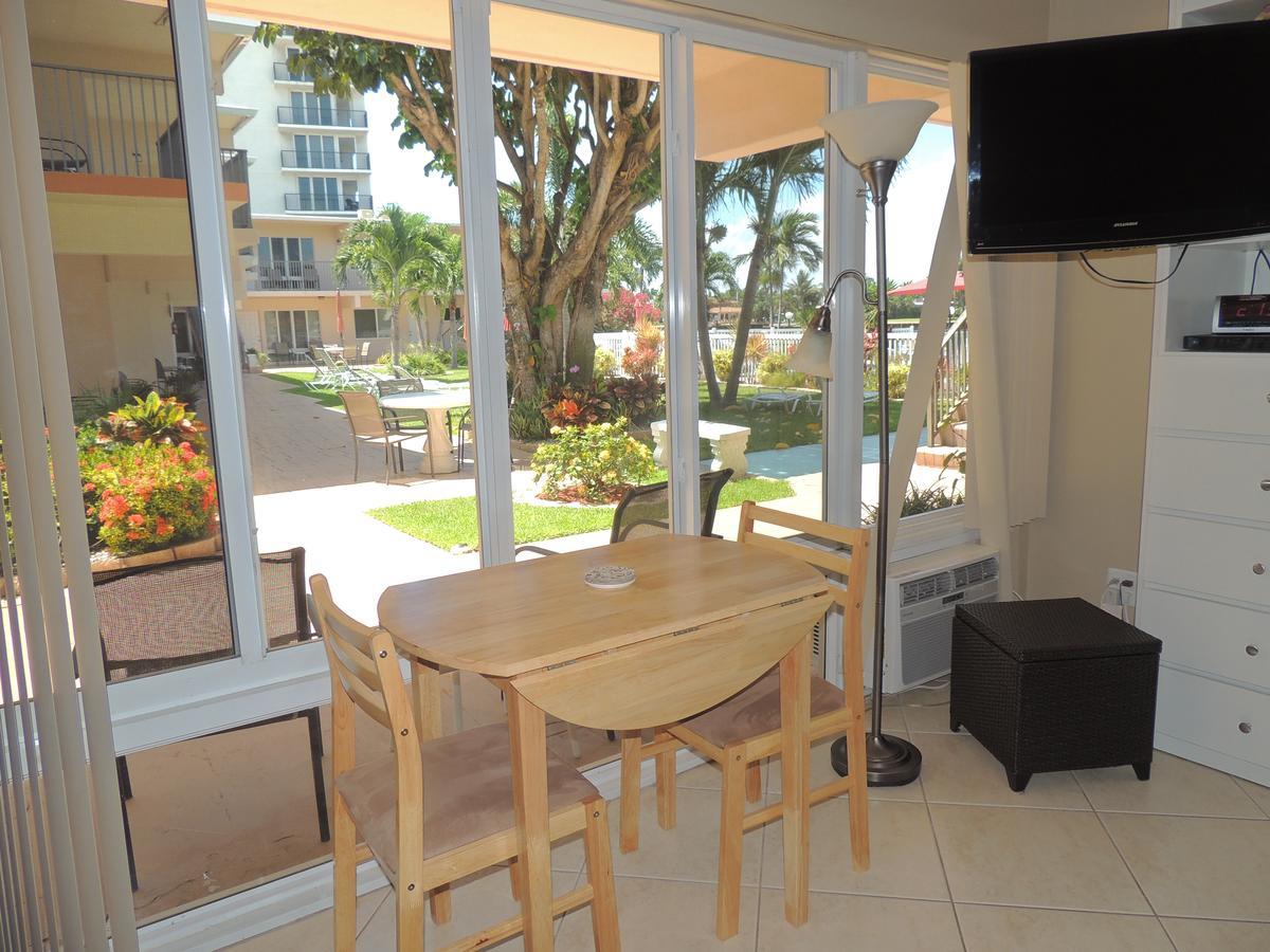 Aqua Mar Condos Pompano Beach Bagian luar foto